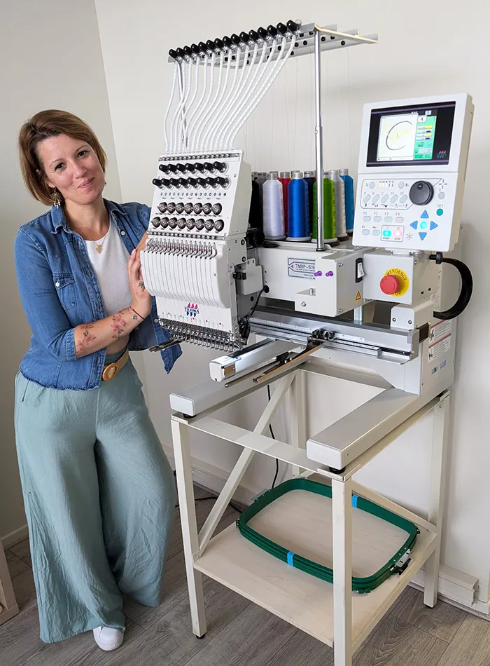 Cyrielle Bataille brodeuse professionnelle chez C ma broderie sur lille - Haut-de-France